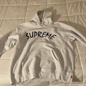Brand new never worn men’s Supreme Hoodie